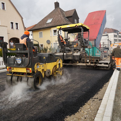 Bild vergr��ern: Asphaltierunsgarbeiten Augsburger Stra�e