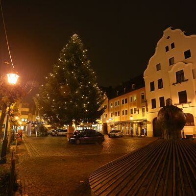 Bild vergr��ern: Christbaum mit Rathaus