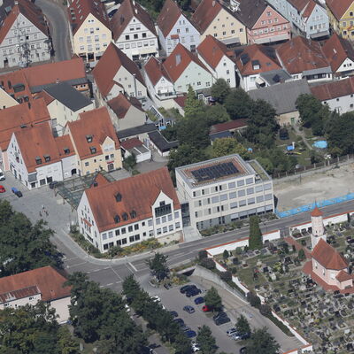 Bild vergr��ern: Luftbild des Verwaltungsgeb�udes